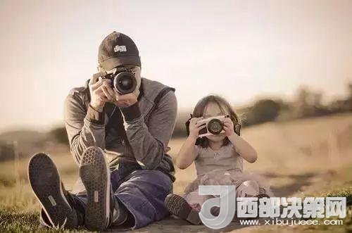 “曾子殺豬”故事在前，最近又有《父母說好考了90分就去看海，被爽約后女孩離家出走》新聞在后。父母如果自己的行為“打臉”了，又怎么能在孩子面前掌握教育的主動權(quán)。