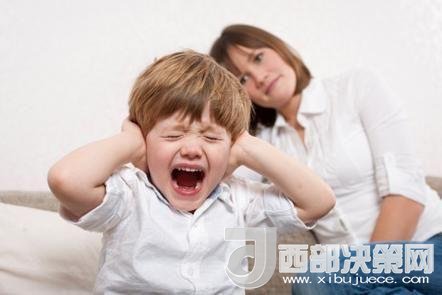 這時(shí)孩子可能會一直哭，甚至觀察父母的反應(yīng)。父母這時(shí)候可以讓他哭，哭累了自然就會停下，要讓孩子明白“鬧起來沒道理我不會心疼你”。