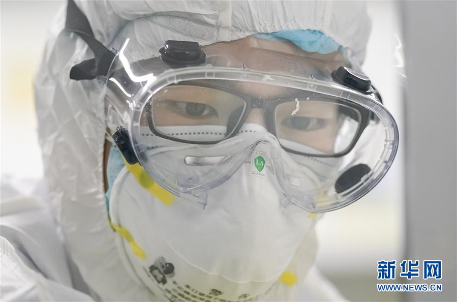 (在習(xí)近平新時(shí)代中國特色社會主義思想指引下——新時(shí)代新作為新篇章·習(xí)近平總書記關(guān)切事·圖文互動)(10)高擎利劍驅(qū)疫魔——科研攻關(guān)助力湖北戰(zhàn)“疫”記