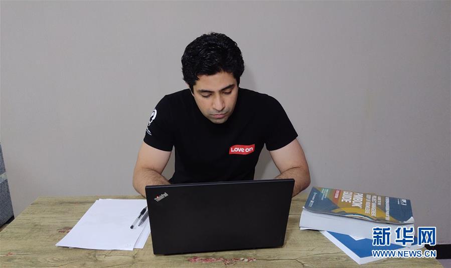 (新華全媒頭條·圖文互動(dòng))(12)武漢24小時(shí)