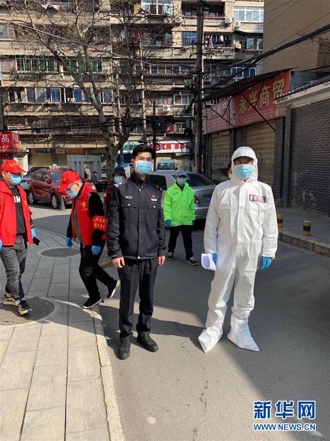 （習近平致敬的戰(zhàn)“疫”英雄·公安干警篇·圖文互動）（6）他們，抗疫一線鑄警魂