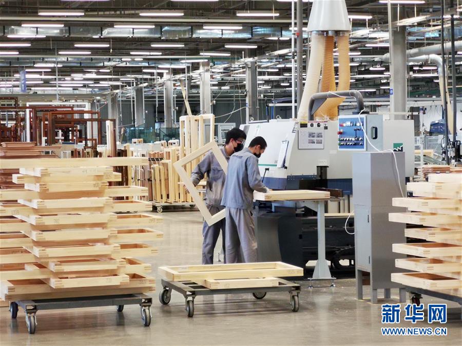 (在習(xí)近平新時代中國特色社會主義思想指引下——新時代新作為新篇章·習(xí)近平總書記關(guān)切事·圖文互動)(2)陽光總在風(fēng)雨后——中小企業(yè)在疫情中迎難而上