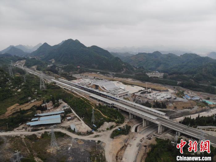 貴州省首條城際高速鐵路——安六鐵路開(kāi)始聯(lián)調(diào)聯(lián)試。中國(guó)鐵路成都局集團(tuán)公司供圖
