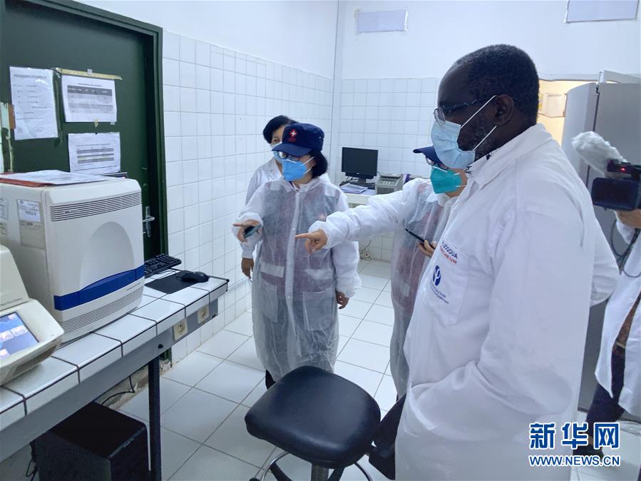 （新華全媒頭條·圖文互動(dòng)）（13）“始終把人民群眾生命安全和身體健康放在第一位”——中國(guó)抗疫彰顯“生命至上、人民至上”理念