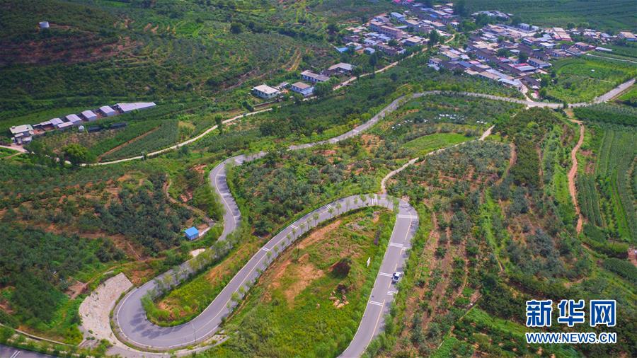（新華全媒頭條·走向我們的小康生活·圖文互動）（1）長城腳下，小康村串成“珍珠鏈”