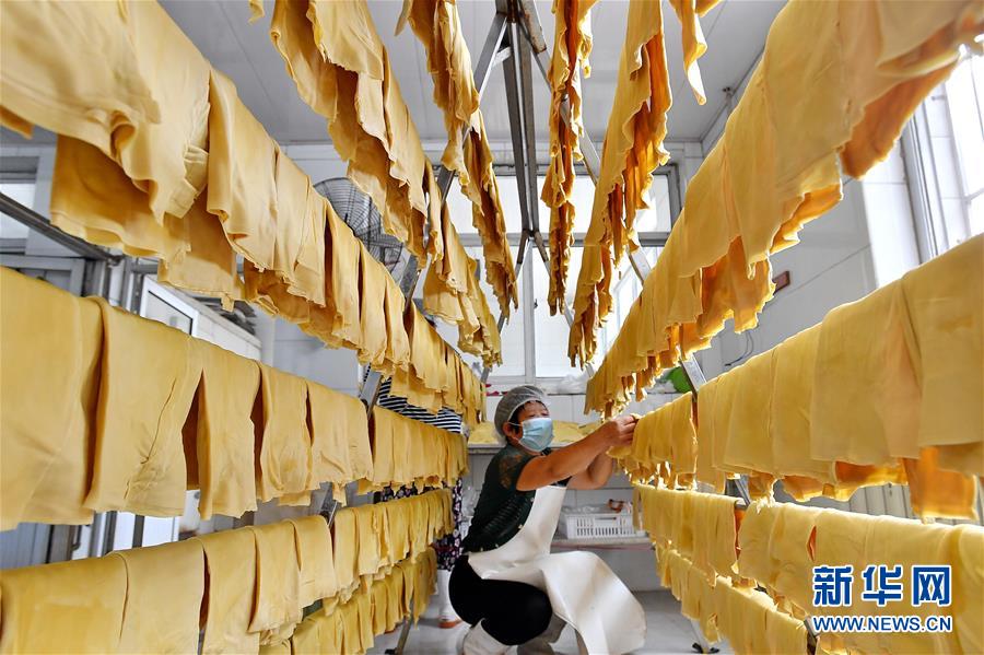 （新華全媒頭條·走向我們的小康生活·圖文互動）（10）長城腳下，小康村串成“珍珠鏈”