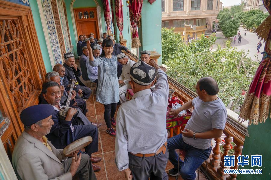 (新華全媒頭條·圖文互動)(2)旗引天山南北 譜寫發(fā)展新篇——以習近平同志為核心的黨中央關心新疆工作紀實