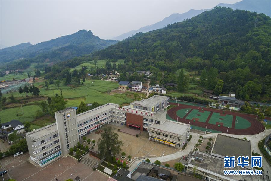 （習(xí)近平的小康故事·圖文互動(dòng)）（4）“文明其精神，野蠻其體魄”——習(xí)近平同少年兒童的故事