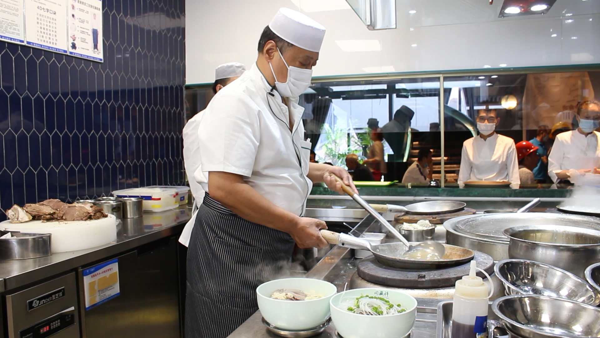 【陜菜大師和他們的拿手菜】烏平：“知足者常樂，食客愛吃我做的牛羊肉泡饃，就是我最大的滿足”_fororder_圖片7