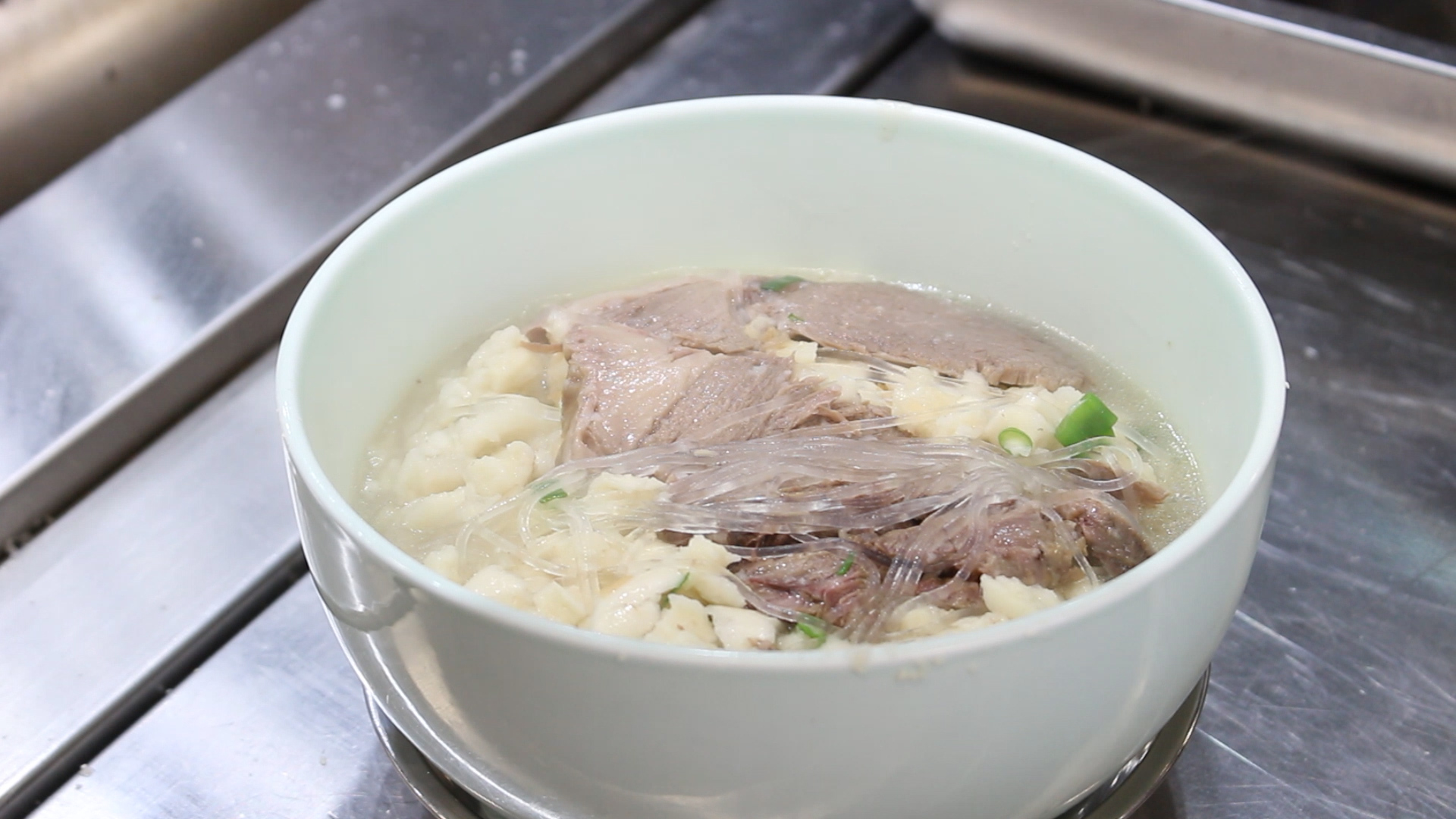 【陜菜大師和他們的拿手菜】烏平：“知足者常樂，食客愛吃我做的牛羊肉泡饃，就是我最大的滿足”_fororder_圖片8