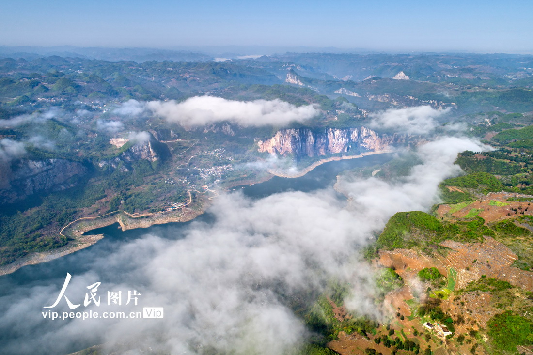 2022年4月3日拍攝的貴州省黔西市新仁苗族鄉(xiāng)境內(nèi)的烏江一級支流六沖河。